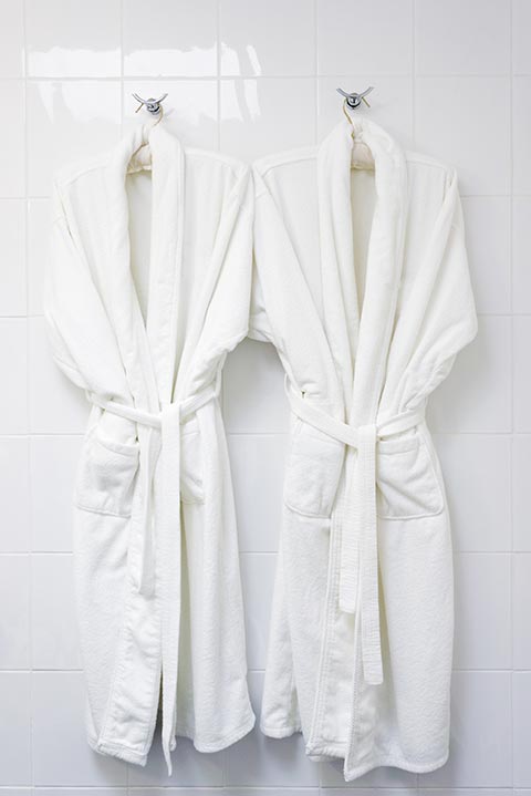 2-robes-hanging